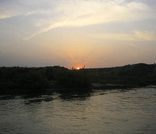 Пасмурный восход над берегом Шурузяка